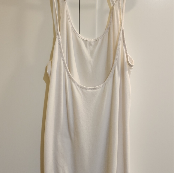 Set of 2 Ladies tanks - Picture 7 of 7